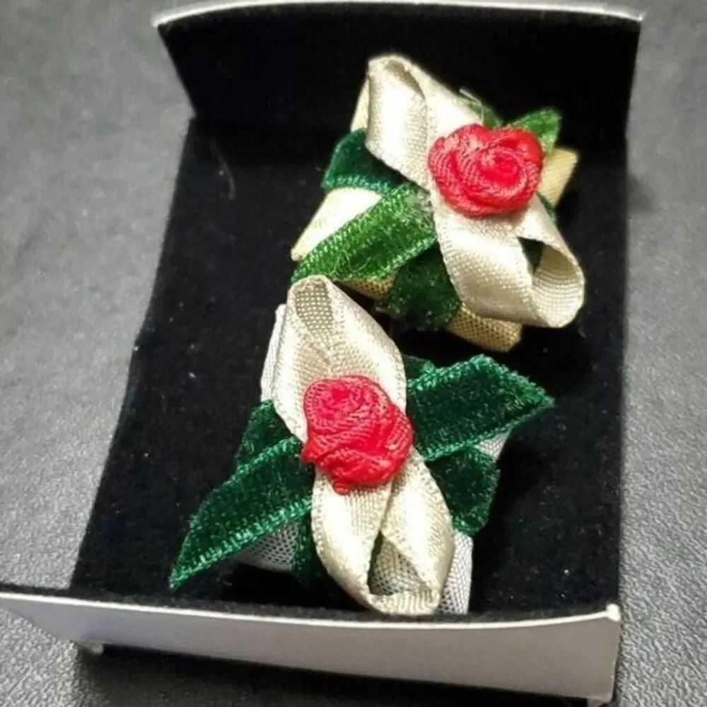 Avon package brooches set of 2 presents
